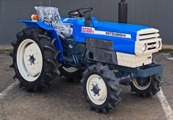 Mitsubishi D2350FD: Trattore Compratto con 1270 Ore di Lavoro. 4x4, Motore Diesel da 4 cilindri, 23 CV. PTO 540 giri/min. Garanzia inclusa. Consegna in tutta Italia. Prezzo indicato, IVA esclusa!